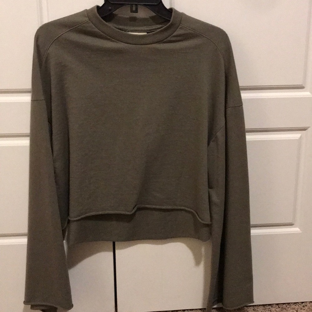 Cropped Army Green Crop Top with wide arm sleeve